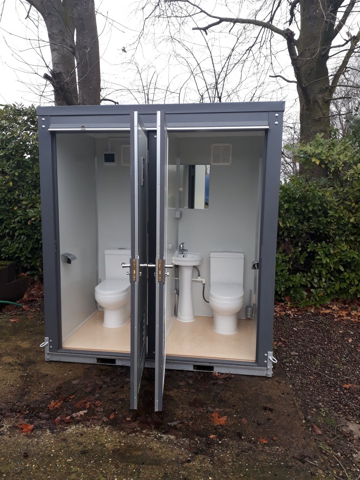location toilette mobile petit facil a placer