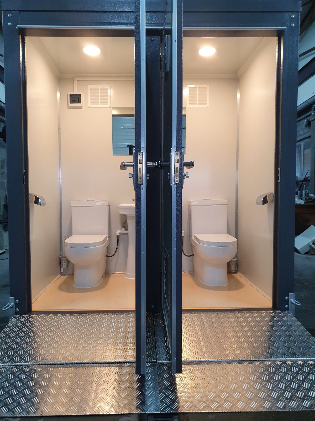 location toilette wc mobile compact